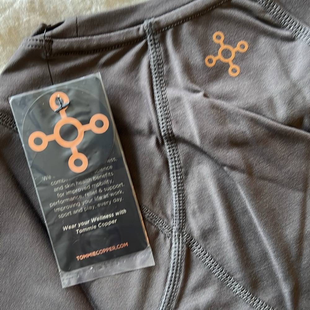 Tommy Copper Woman’s Shoulder Support Shirt - Picture 4 of 7